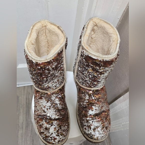 Ugg Classic Short Sparkles Sequined Brown Silver Furlined Boot Women's Size 9🌴 - Picture 4 of 8